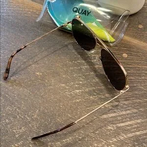 Brand new never worn Quay Australia Sunglasses with case Quay Australia | Accessories | Quay Australia Metallic Frame  main image 4